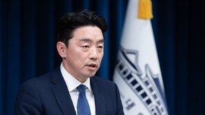 강훈식 “불법계엄 탓 ‘맨바닥’서 출범…대통령실 무덤 같았다”