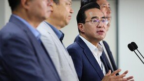 與박홍근 “재판중지법, 타이밍도 아니고 과유불급”