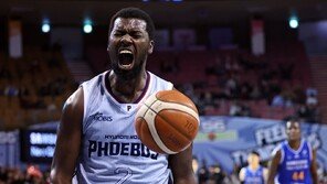 프로농구 현대모비스, 3연승 중이던 삼성 꺾고 ‘3연패 탈출’