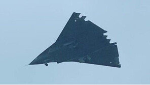 美 보란 듯… 中, 6세대 전투기 ‘J-36’ 슬쩍 공개