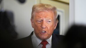 “트럼프 지지율 37%…2기 취임 후 최저” CNN