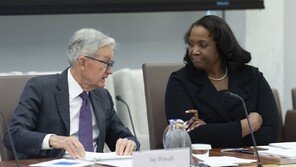 트럼프에 맞선 美연준 쿡 이사 “12월 금리 인하, 확정 아냐”