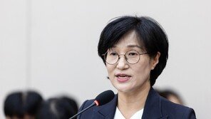 ‘男역차별만 관심’ 우려에…성평등장관 “구조적 성차별 해소로 공존 모색”