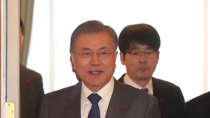 文 前대통령, 유튜버 데뷔한다…탁현민 “책소개 콘텐츠 제작중”