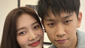 크러쉬, ♥조이 여동생 결혼식서 축가 불렀다…4년째 핑크빛