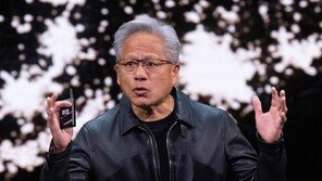 젠슨 황, “블랙웰 中수출” 트럼프 설득… 참모들이 막아