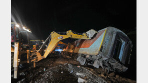 인도 중부 비라스푸르 인근서 열차 충돌…최소 5명 사망