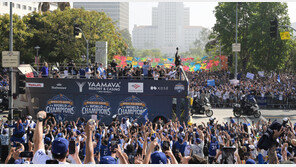 다저스, LA 도심서 ‘WS 우승 카퍼레이드’