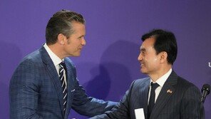 美국방수장 ‘대만 분쟁때 주한미군 개입’ 내비쳐… “반드시 검토”