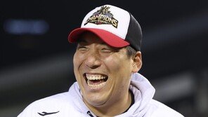 한국시리즈 MVP 김현수, 겨울엔 ‘FA 신화’ 도전한다