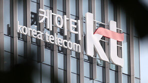 ‘소액결제 사태’ KT, 全고객 유심 무상 교체… 대표는 연임 포기