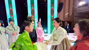 김혜경 여사, APEC 특별공연 ‘단심’ 예술단원들 찾아 격려