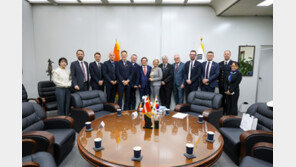 덴마크 의회 사절단 전쟁기념관 방문