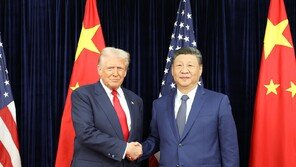 美, 대중 펜타닐 관세 10%P 인하…中도 대미 24% 추가관세 1년 유예