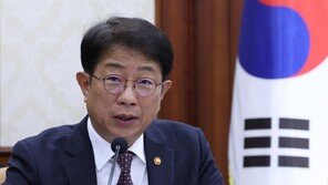 “그렇게 말하는 게 적절하냐” 박상우 前장관 꾸짖은 재판장 왜?