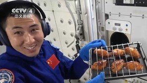 우주서 스테이크 구워먹는 中… ‘스페이스 경쟁’ 위기감 커진 美