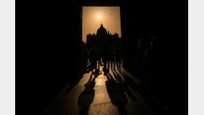 “성모 마리아 ‘공동 구세주’ 칭호 부적절”… 교황청, 수백년 이어져온 논쟁에 마침표