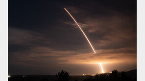 트럼프 ‘핵실험 재개 지시’ 6일만…美 “ICBM 시험발사”