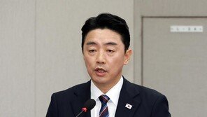 한미 팩트시트 일주일 넘게 깜깜…강훈식 “이번주 안 넘길것”