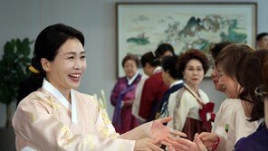 김혜경 여사, 日거주 韓부인회와 한복 차담…“마음은 늘 하나”