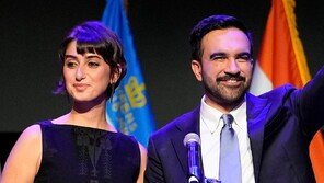 데이팅앱서 만나 뉴욕시장 부인으로…맘다니 아내는 ‘60만 팔로어’ 예술가