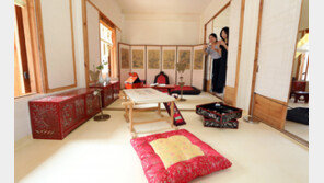 尹부부, 명성황후 거처에서 탁자 등 왕실 공예품 빌려갔다 