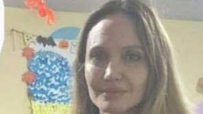 앤젤리나 졸리, 방탄조끼 입고 우크라 깜짝 방문…병원 찾아