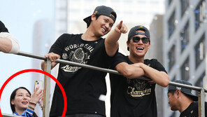 “남편이 1조원 버는데 검소”…오타니 아내 구형 아이폰 화제