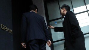 김건희, 관저공사 특혜 21그램서 ‘디올 3종 세트’ 수수 의혹