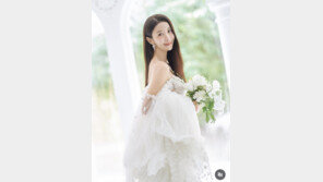 ‘윤정수♥’ 원진서, 눈부신 웨딩드레스…“매순간 사랑받는 느낌”