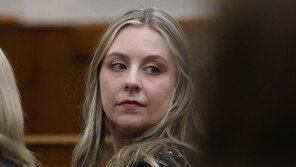 6살 학생에게 총 맞은 교사…‘144억’ 배상 받게 됐다