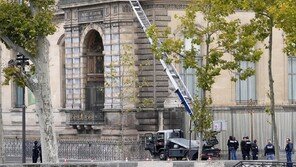 어이없게 털린 루브르 박물관 CCTV 비번은 ‘루브르’였다