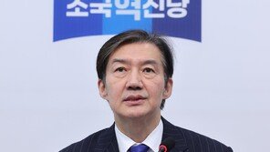 조국 “尹은 매일 폭탄주, 김건희는 뇌물, 공범들은 여전히 활개”