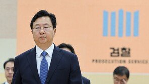 항소 포기 후폭풍… 野 “나라가 미쳐 돌아가” 鄭법무 탄핵 검토