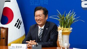 정청래 “저도 전직 사진기자…웃는 사진도 많이 남겨달라”