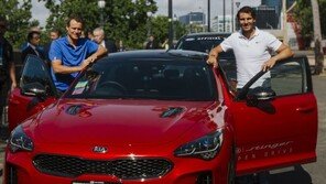 벤츠 받은 나달 “기아보단 못하지만 괜찮네”…의리지킨 나달과 車업계 테니스 마케팅[MoTech열전]