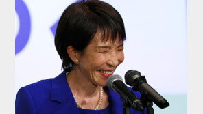 ‘새벽 3시 출근’ 논란 다카이치 “스스로 머리 자르다 실패”