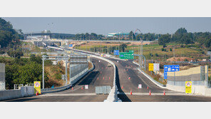 고속도로 개통이 신호탄… 새만금, 서해안 허브로 뜬다