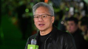 젠슨황 “삼성-하이닉스서 최첨단 메모리 샘플 받아”