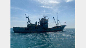 서해 ‘불청객’ 중국어선 하루 190척 출몰…꽃게철 기승