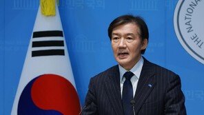 조국, 당대표 출마 선언…“거대 양당 독점정치 종식”