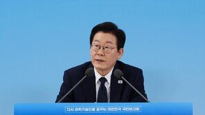李대통령 “우리는 하나일 때 가장 강해”…‘당의 뿌리’ 지역위원장 격려