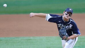 체코와 평가전서도 ‘흔들’…김서현, 만원 관중 응원·사령탑 응원 속 살아날까