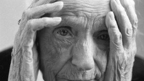 ‘욕망의 사슬’ 끊어내니 찾아온 평온… 노년기에 만난 인생의 자유[강용수의 철학이 필요할 때]