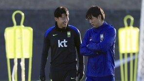 손흥민·김민재, 밝은 표정으로 천안서 첫 훈련 소화…이강인은 내일 합류
