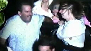 롤러코스터서 벨트 풀린 10대…앞좌석 부부가 온몸으로 막아