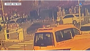 실수로 차 후진기어 넣고 가속페달…모녀 덮쳤다