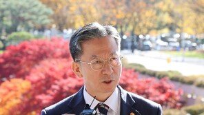 “검사들, 尹 구속취소땐 반박했나” 날 세운 鄭법무