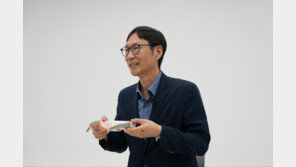 “집에서 눈 케어”… 안경처럼 쓰고 있으면 2분 동안 ‘광 치료’ [이진한 의사·기자의 따뜻한 의료기기 이야기]