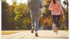 “잠 못 자면 달리기 부상 위험 2배↑”…취미 러너도 수면이 ‘보호막’